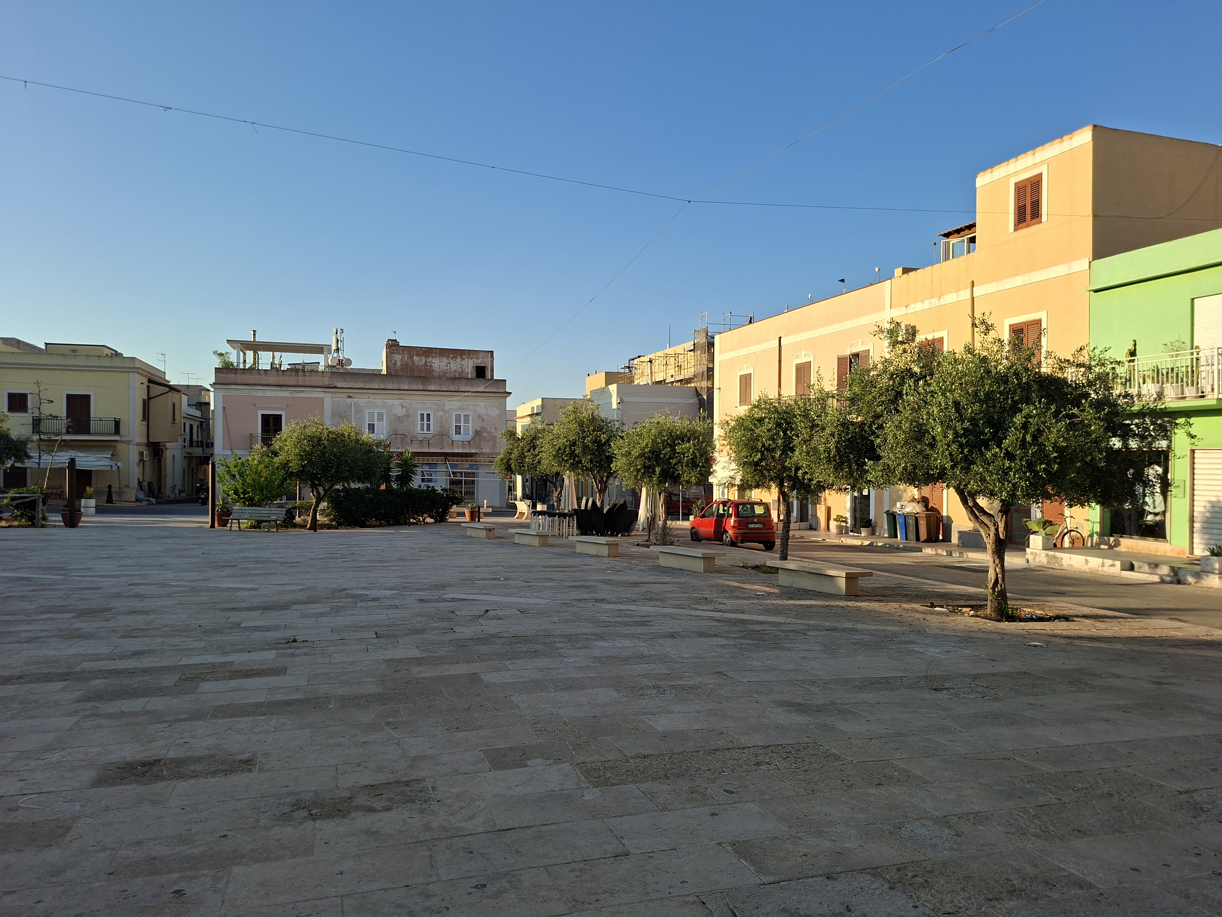 Una delle piazze centrali di Lampedusa