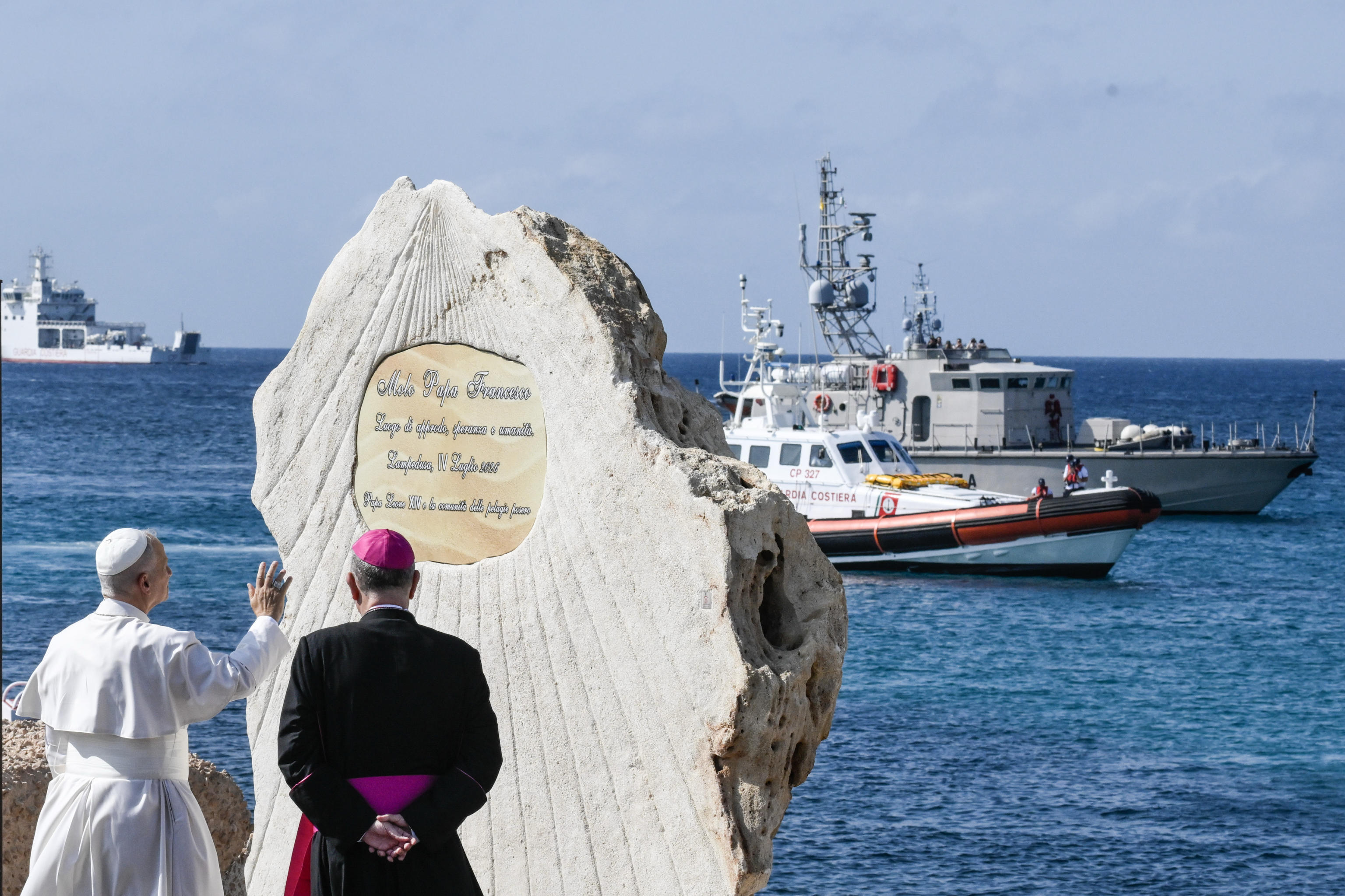 Leone XIV intitola a Lampedusa il molo degli sbarchi a papa Francesco / ANSA