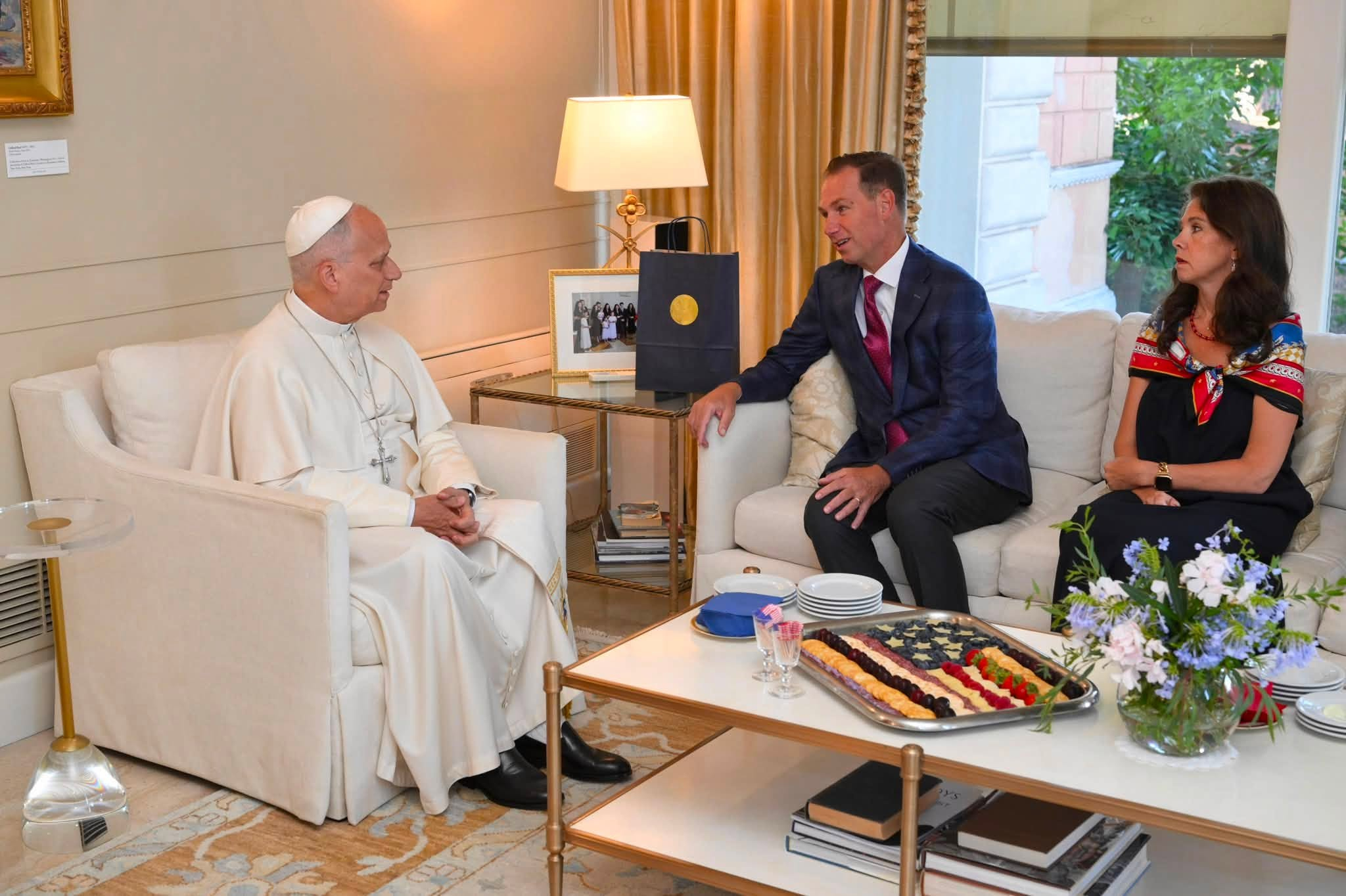Papa Leone XIV il 4 luglio nell'ambasciata Usa presso la Santa Sede per la serata con l'ambasciatore Brian Burch / U.S. Embassy to the Holy See