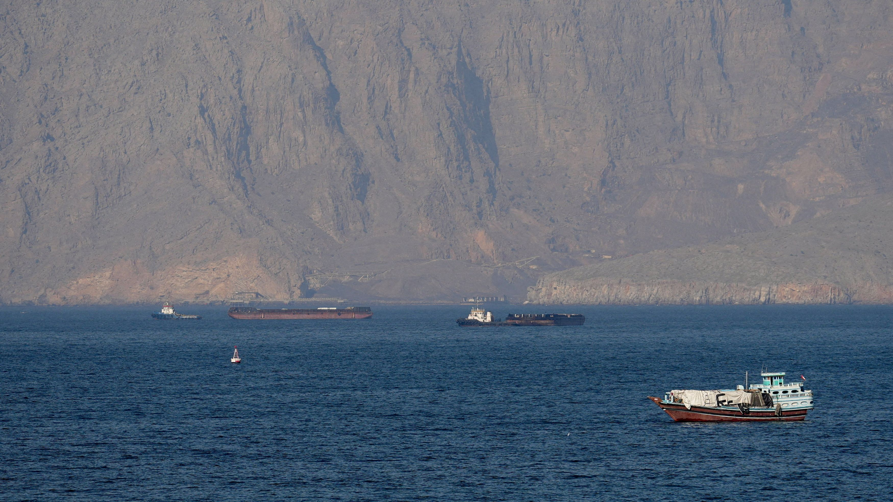Navi nello Stretto di Hormuz
