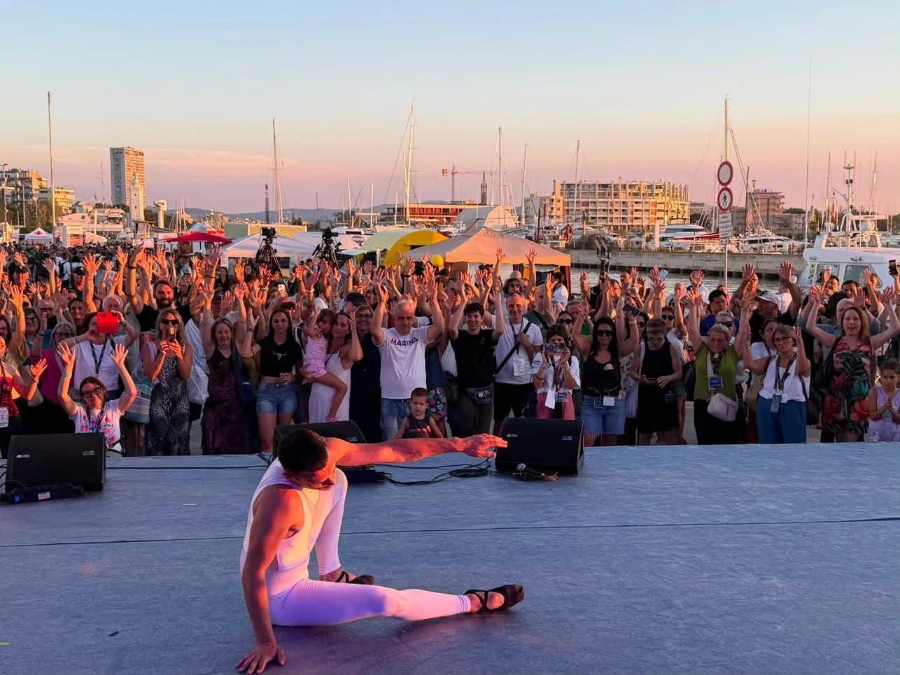 Una delle performance di danza inclusiva a ExpoAid sotto le stelle a Rimini