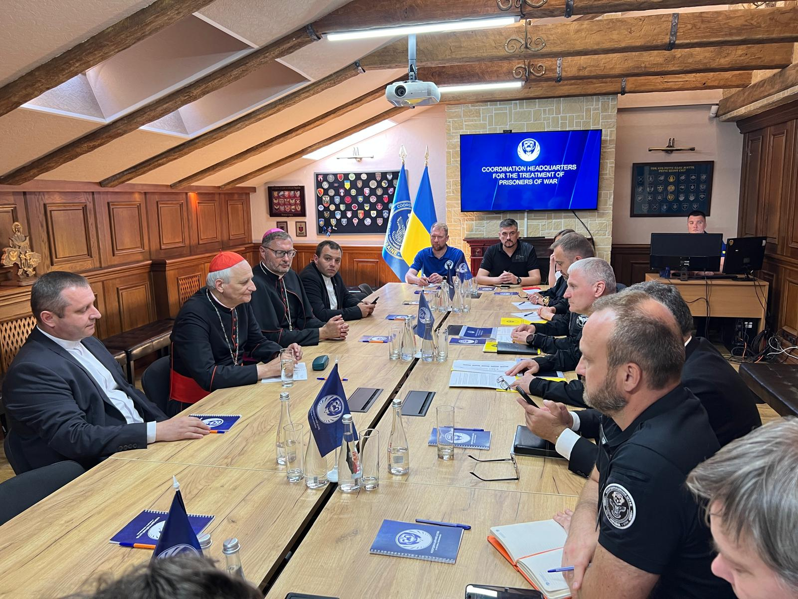 A Kiev l'incontro del cardinale Zuppi con il capo dell’intelligence militare, il generale Oleh Ivashchenko, come responsabile del Coordinamento dei prigionieri di guerra / Gambassi