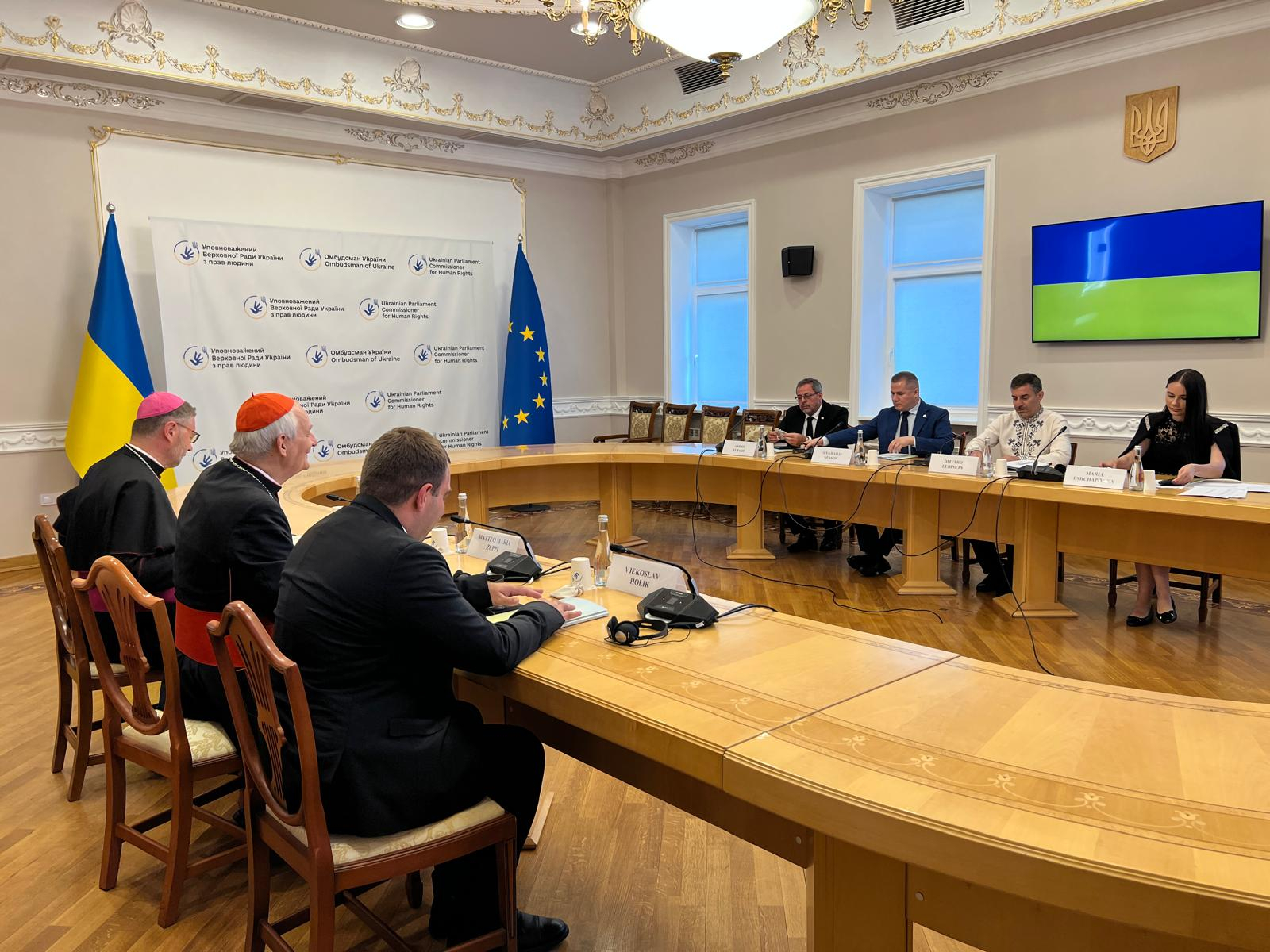 A Kiev l'incontro del cardinale Zuppi con il Commissario per i diritti umani, Dmytro Lubinets / Gambassi