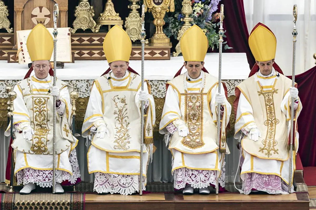 Un momento dell'ordinazione episcopale a Écône in Svizzera&nbsp;