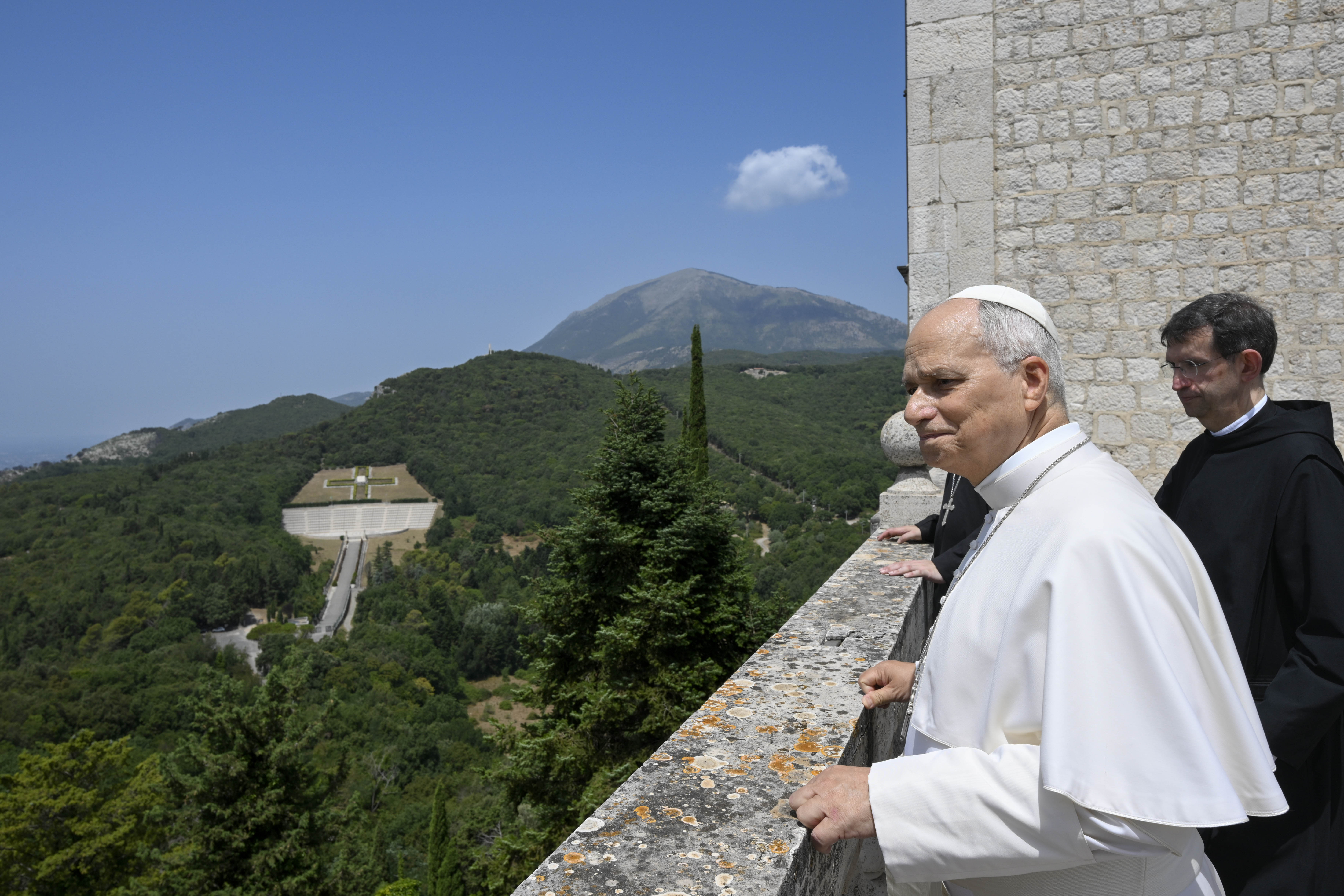 Il Papa all'abbazia di Montecassino, affacciato dalla Loggia del Paradiso / VATICAN MEDIA