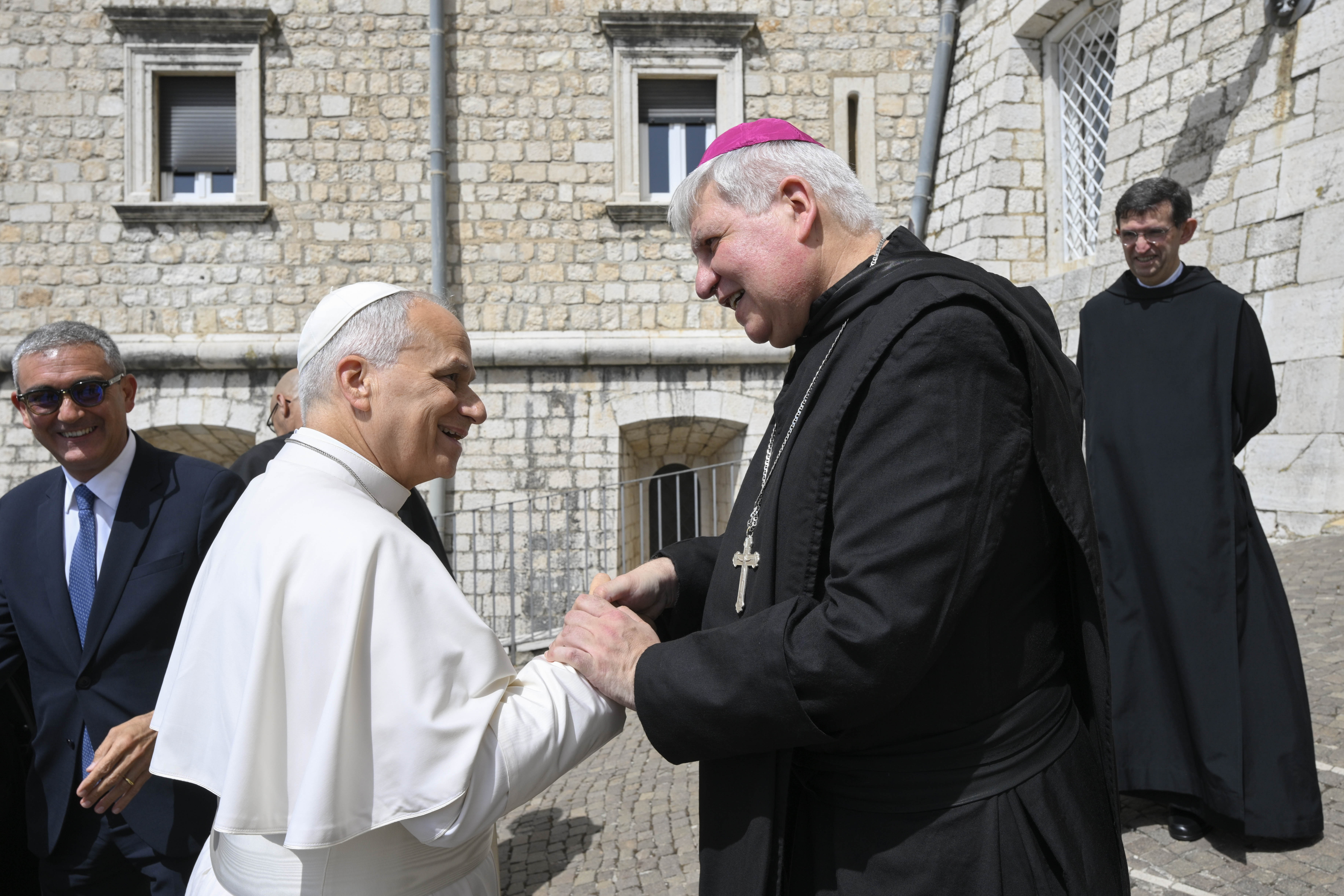 Papa Leone XIV con l'abate di Montecassino dom Fallica / VATICAN MEDIA