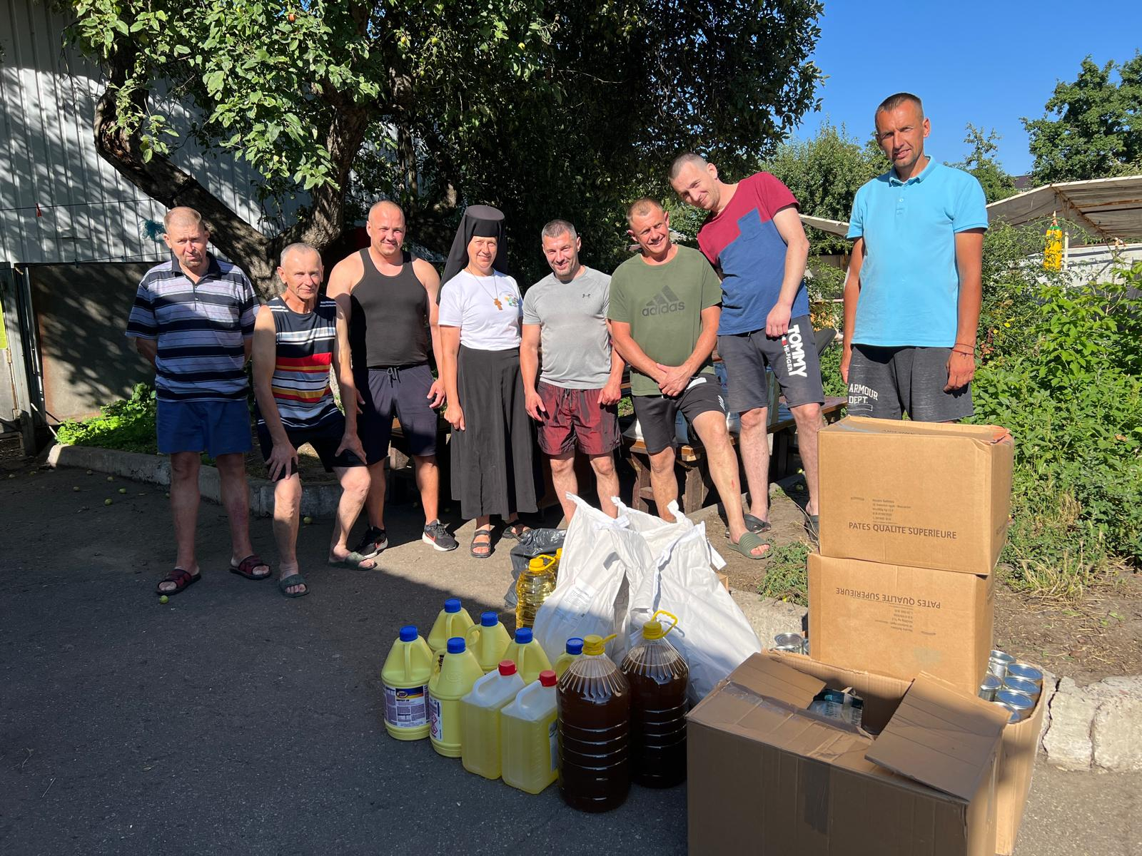 La comunità di ex tossicodipendenti che dona cibo e pasti agli sfollati di guerra nei quartieri di Kharkiv