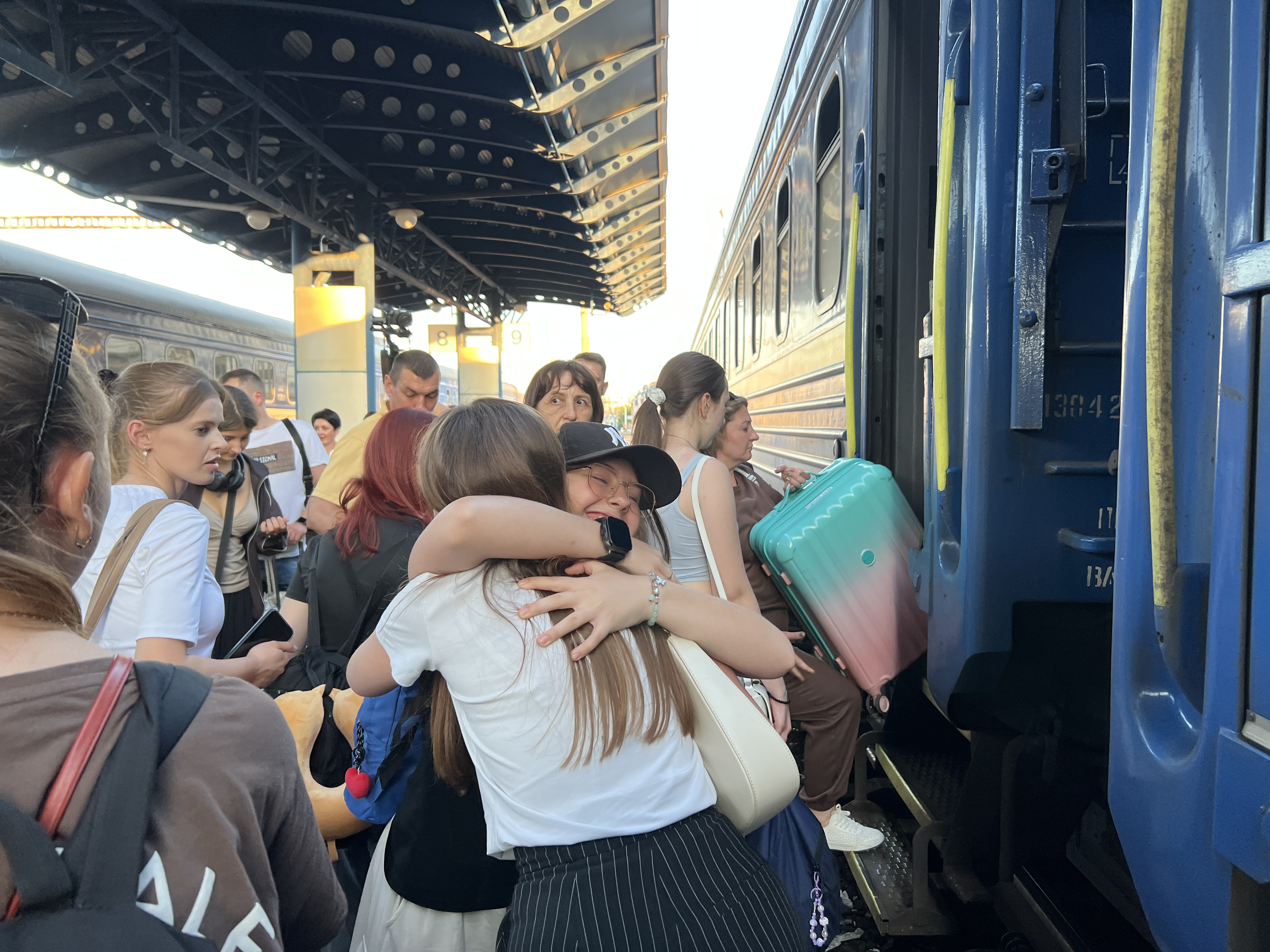 La partenza dei ragazzi ucraini dalla stazione di Kiev: saranno ospiti delle diocesi italiane / Gambassi
