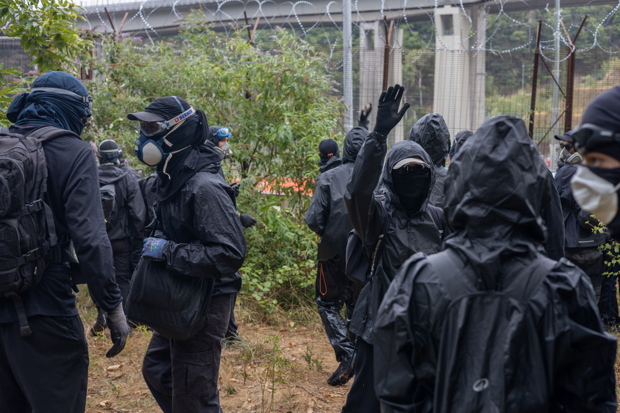 Volti coperti e indumenti neri: ecco i black bloc