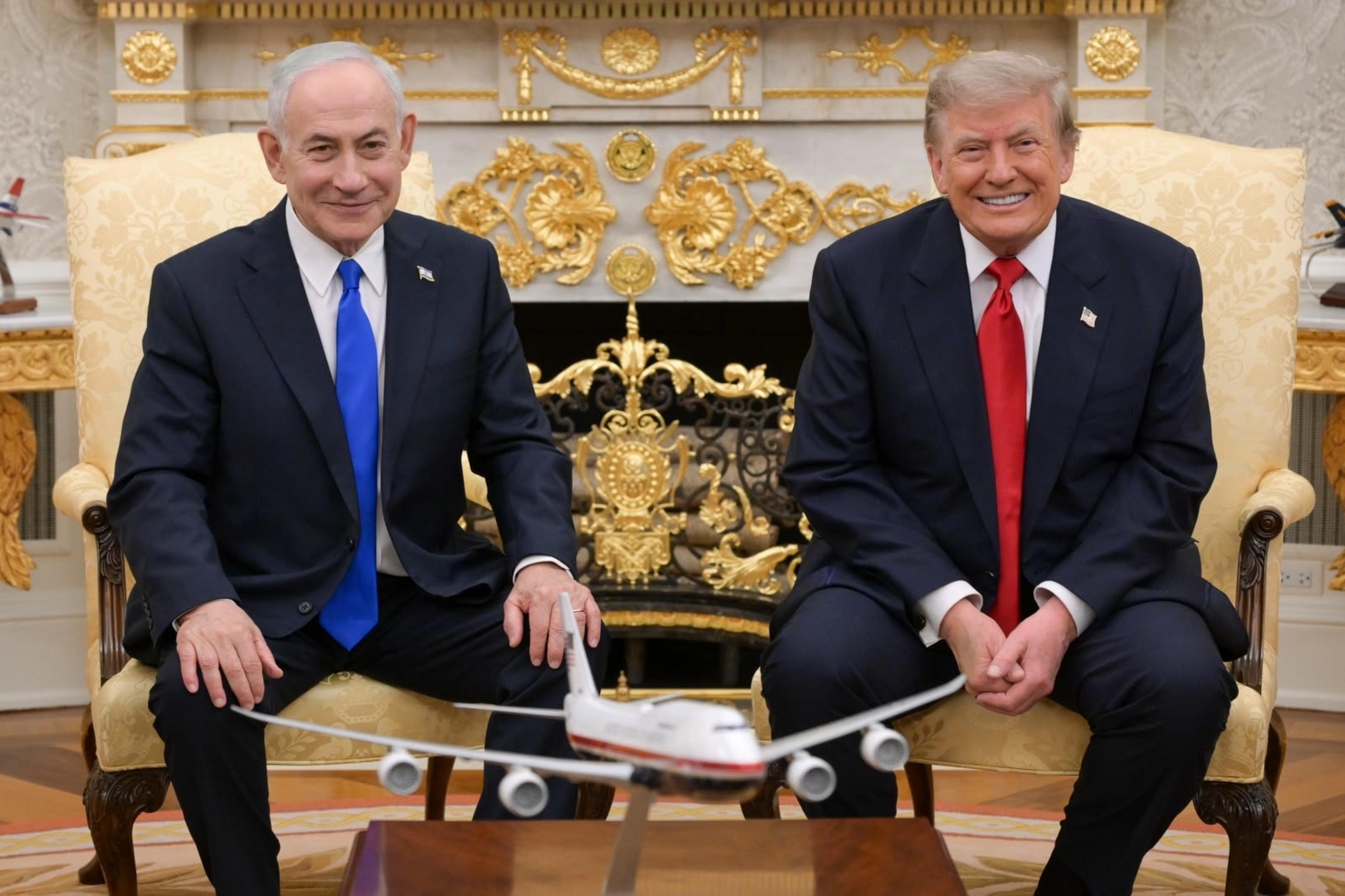 Il premier israeliano Benyamin Netanyahu (s) alla Casa Bianca per l'incontro con il presidente Usa Donald Trump / ANSA&nbsp;