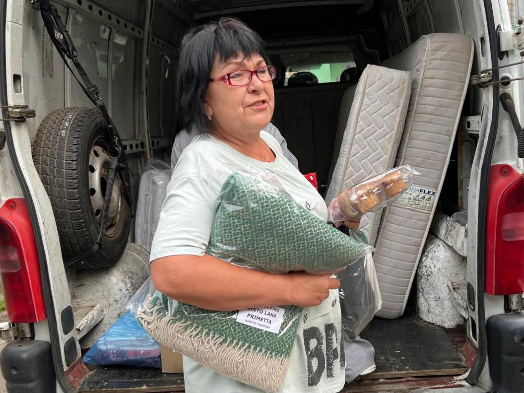 Raisa Cupina, fuggita a piedi sotto i bombardamenti russi per lasciare il suo villaggio