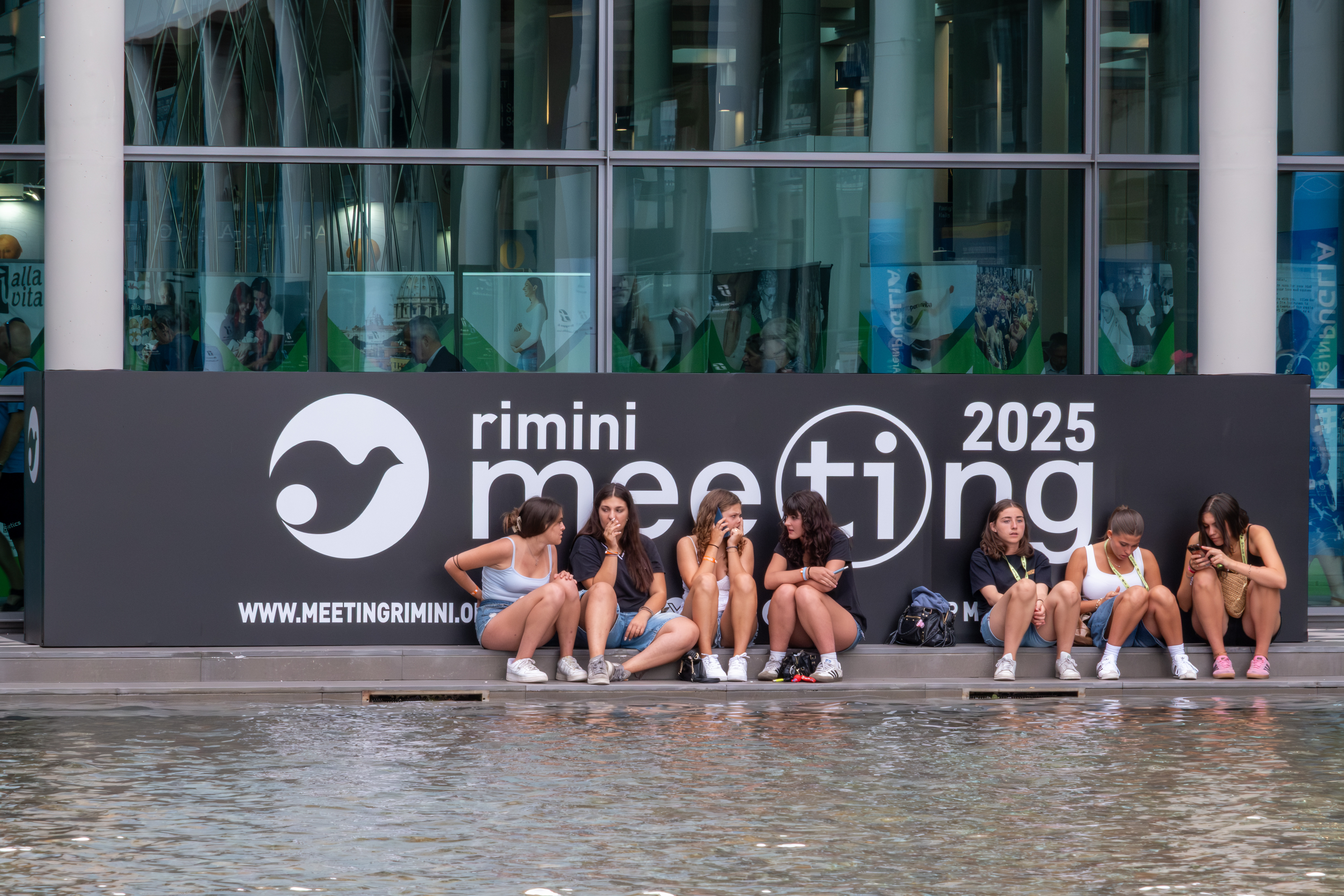 Una passata edizione del Meeting per l’amicizia fra i popoli che si tiene a Rimini / Siciliani