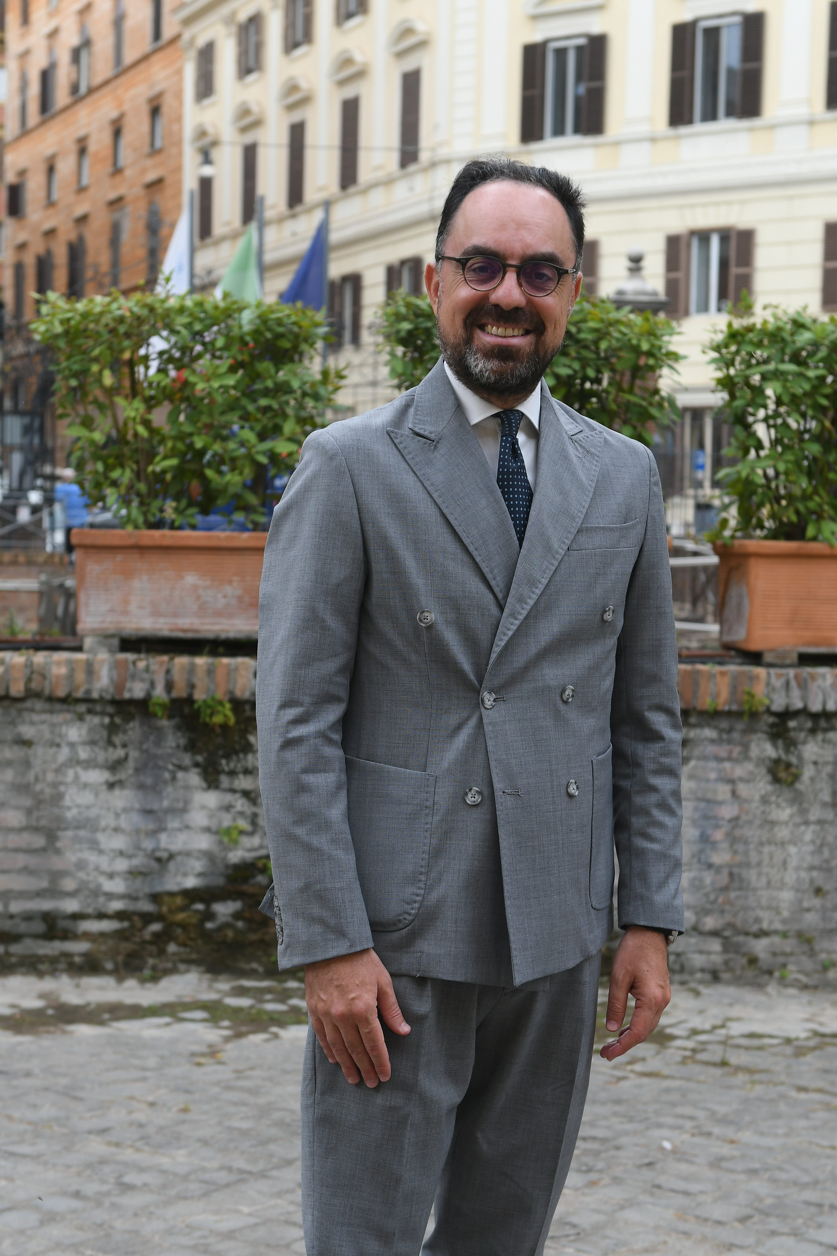 Michele Faioli è professore associato di Diritto del lavoro all'Università Cattolica