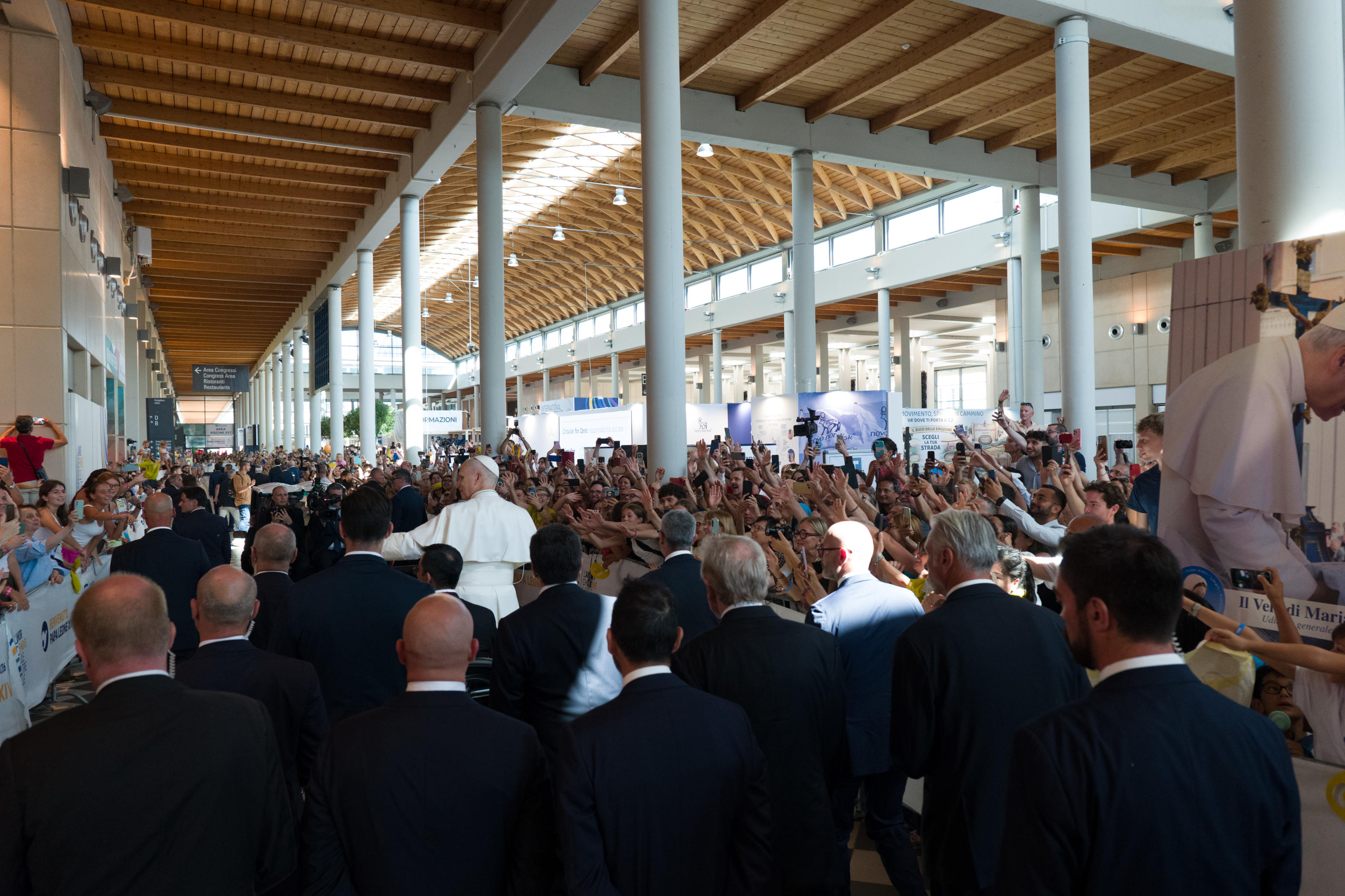 L'accoglienza di papa Leone XIV al Meeting di Rimini / ANSA