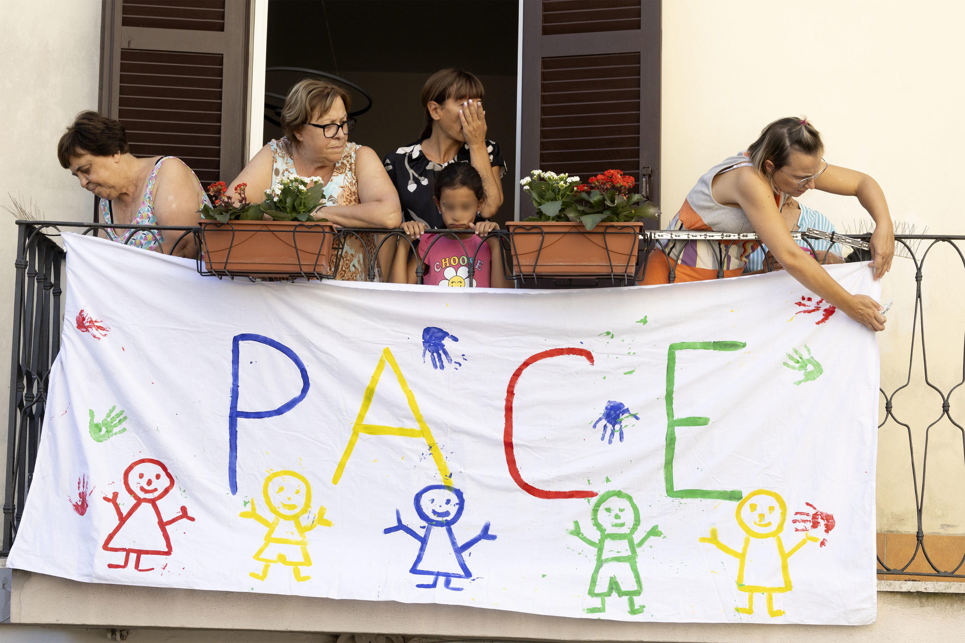 La gente di Genazzano dà il benvenuto a Leone XIV / ANSA