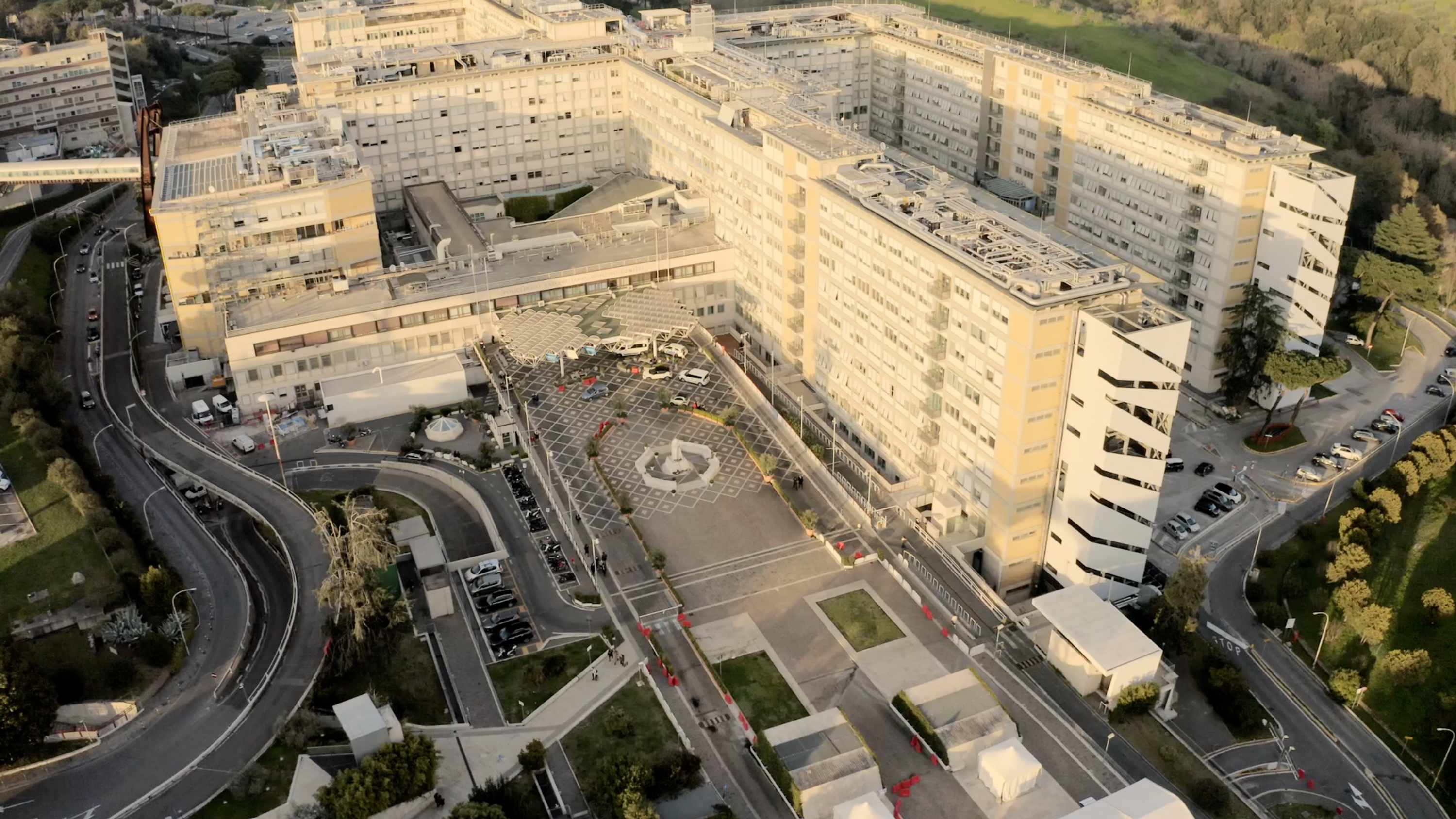 Il Policlinico Agostino Gemelli in una foto dal drone. Foto Ospedale Gemelli