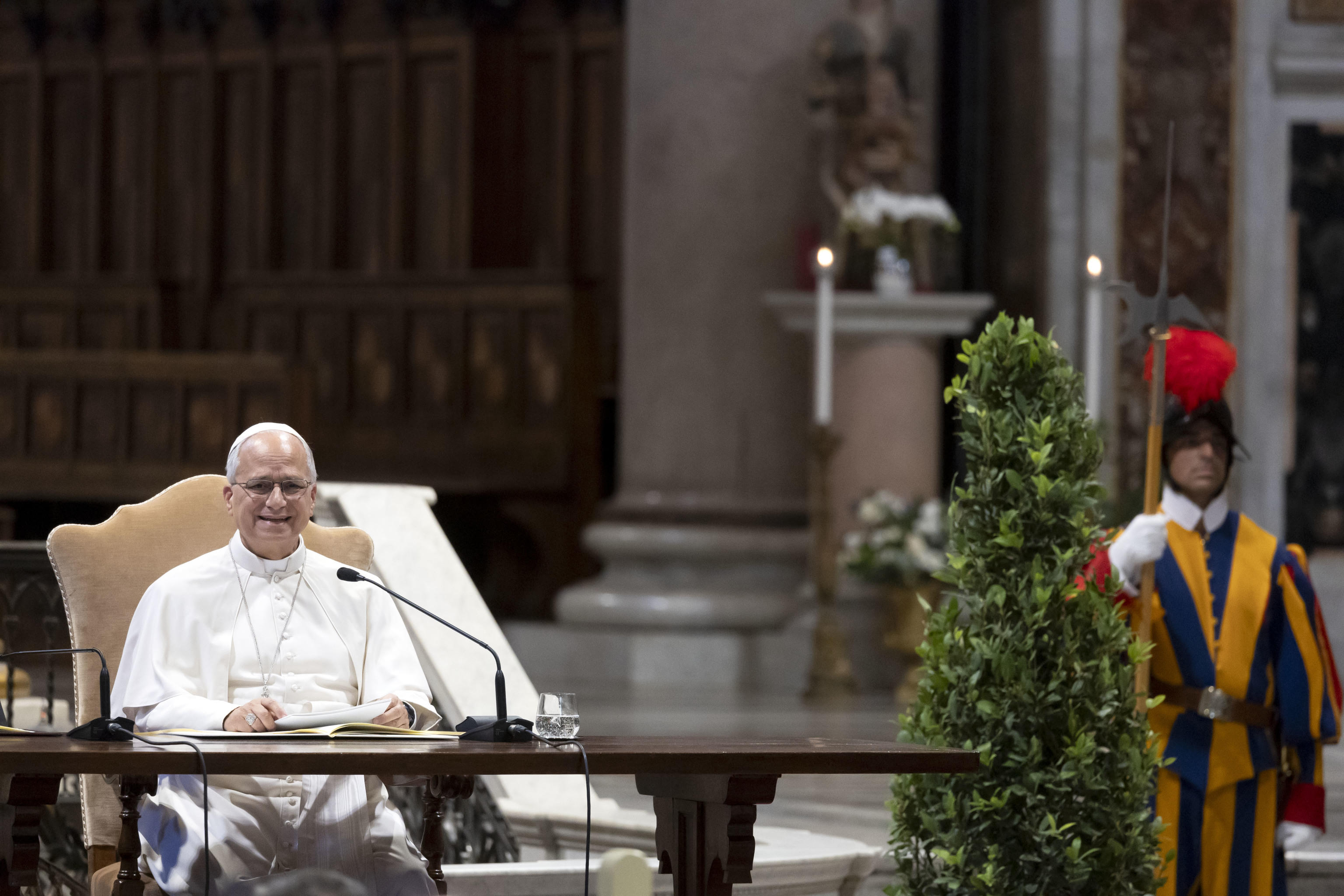 Papa Leone XIV durante l'assemblea di inizio anno pastorale nella Basilica di San Giovanni in Laterano, 18 settembre 202 - ANSA/MASSIMO PERCOSSI