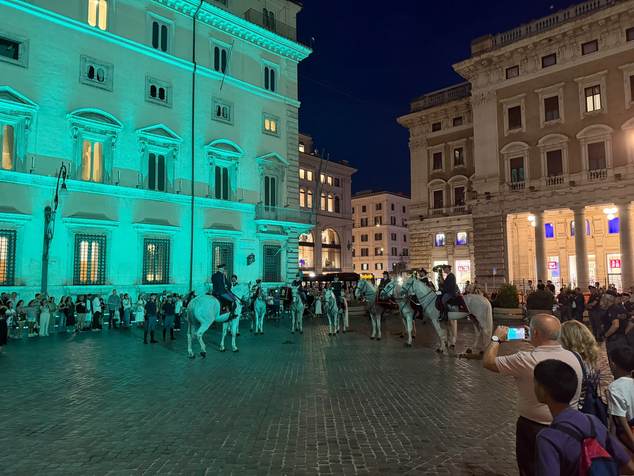 La cerimonia della Giornata Sla davanti alla sede del Governo nella serata del 18 settembre