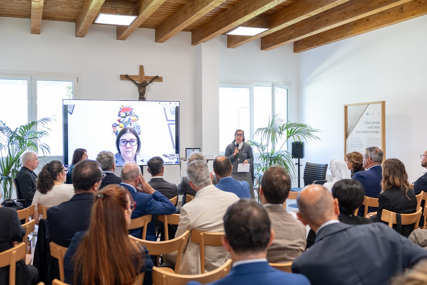 Gli interventi di suor Alessandra Smerilli e di Elena Beccalli per la presentazione di CER-CARE