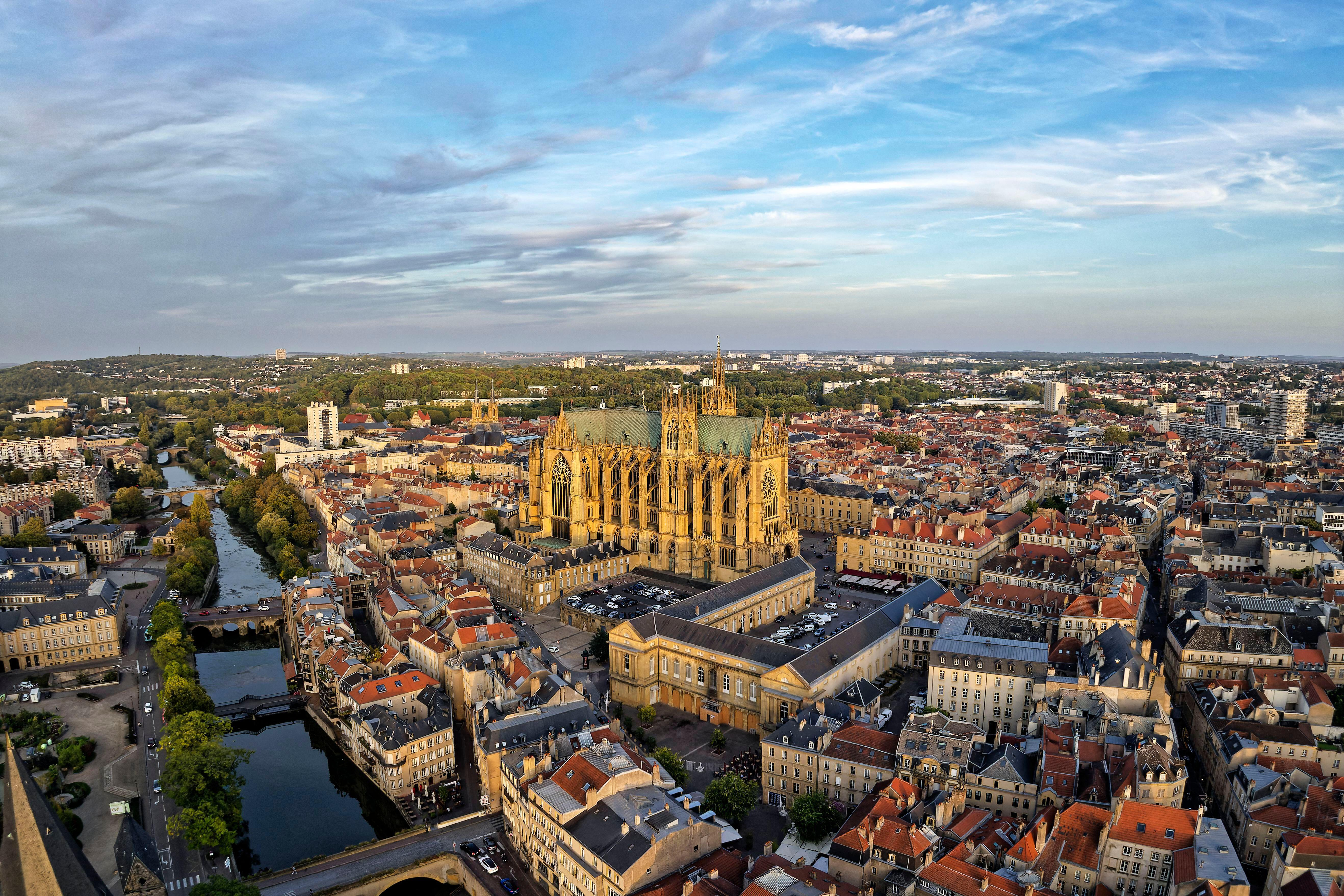 Il centro di Metz con la Cattedrale di Saint-Étienne dove Leone XIV concluderà il suo viaggio apostolico in Francia / Alamy
