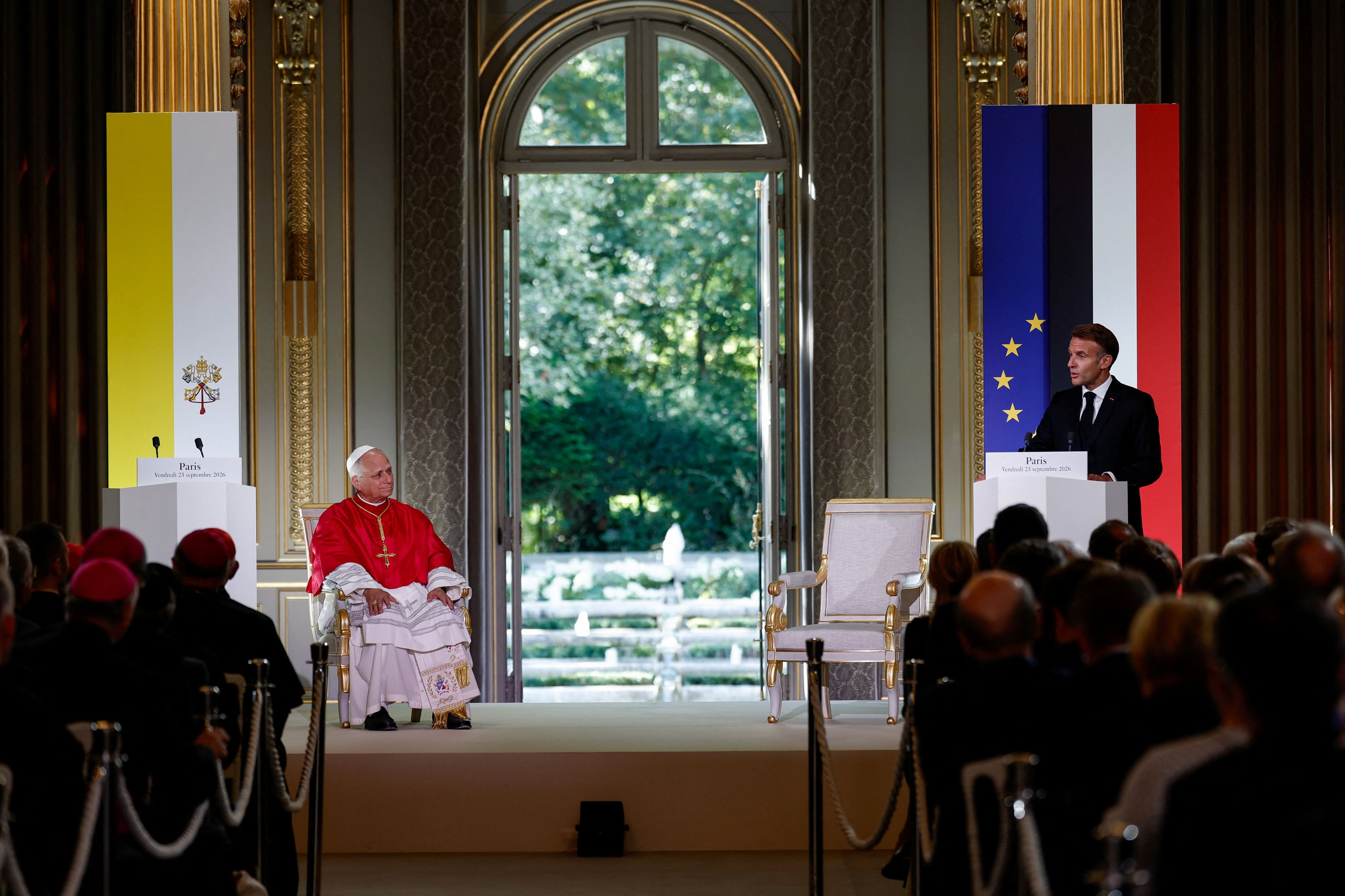 A Parigi papa Leone XIV all'Eliseo con il presidente Macron, prima tappa del suo viaggio in Francia / REUTERS