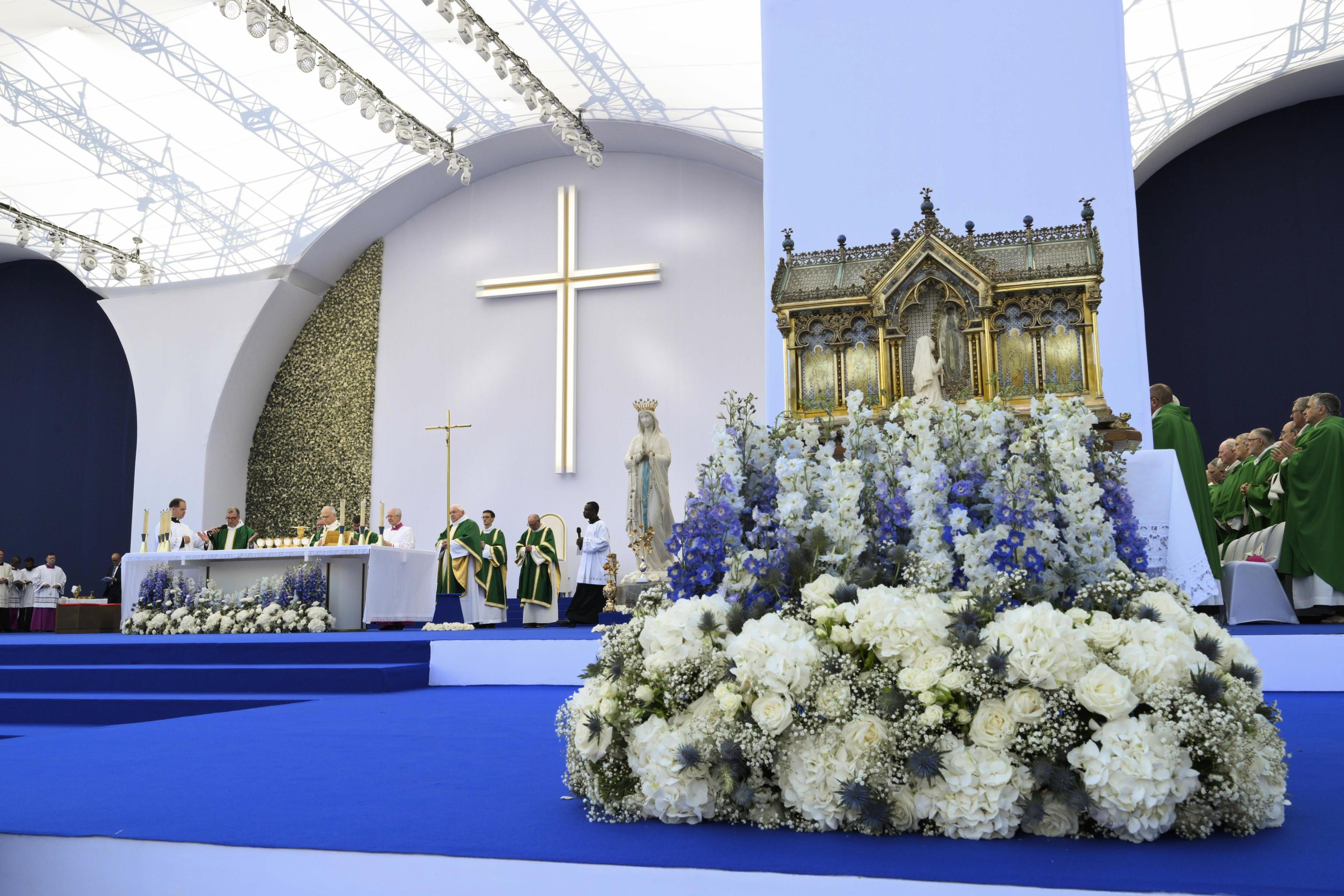 Papa Leone XIV presiede la Messa nel santuario di Lourdes, seconda tappa della sua visita in Francia / ANSA/VATICAN MEDIA&nbsp;
