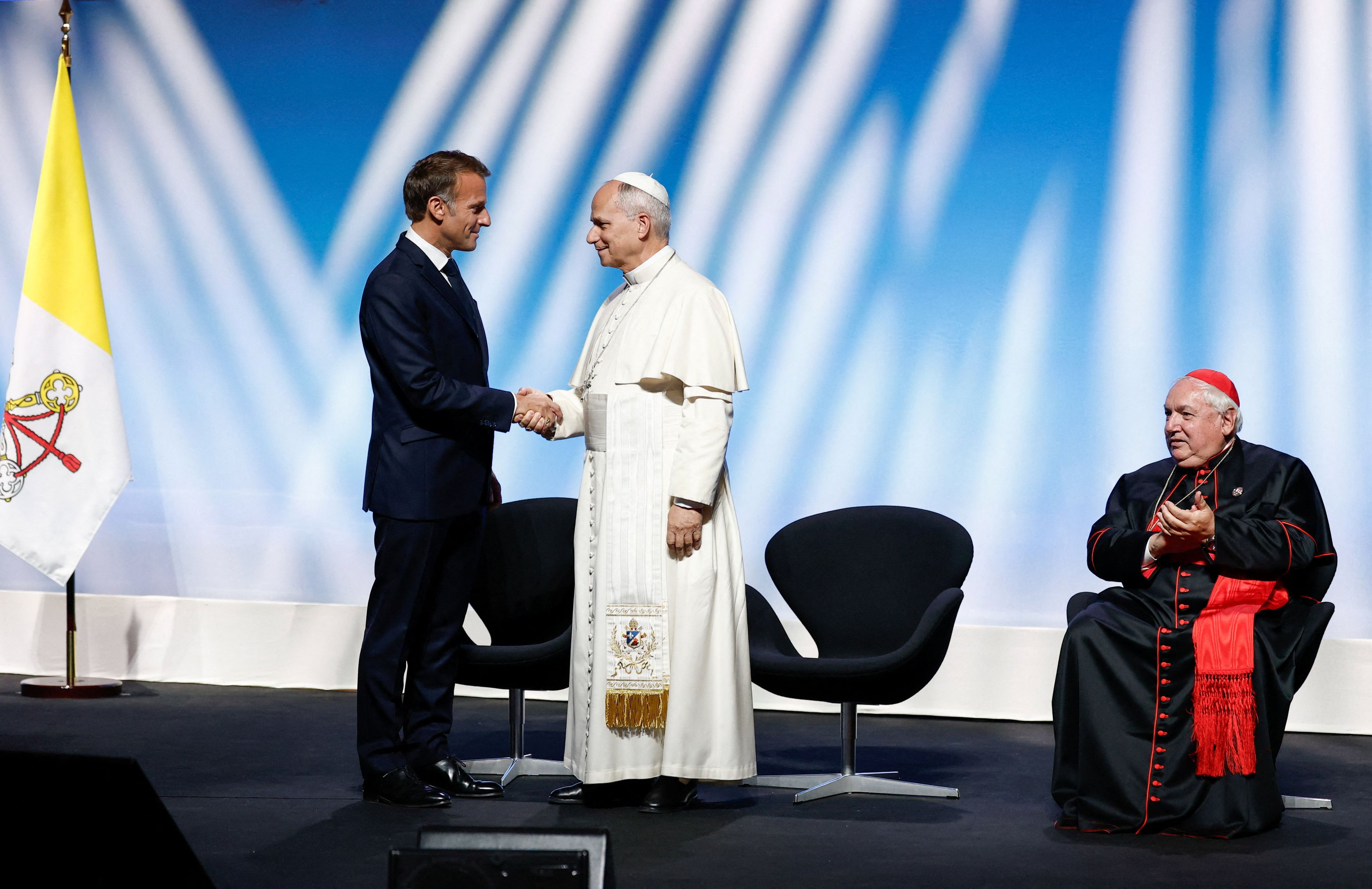 Papa Leone XIV con il presidente Emmauel Macron a Metz, in Francia, all'incontro su radici, unità e pace in Europa /&nbsp; REUTERS