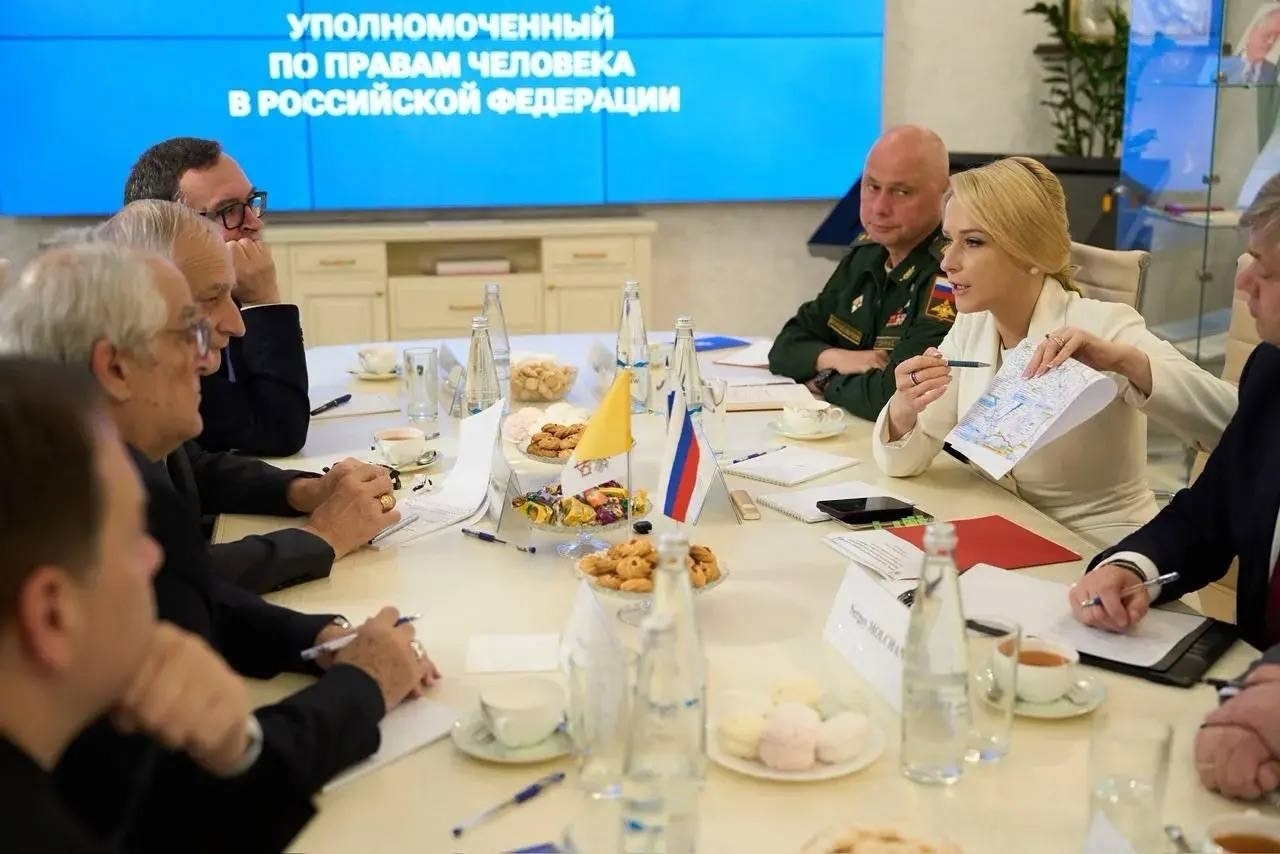 Il cardinale Matteo Zuppi a Mosca durante il colloquio con la commissaria per i diritti umani della Federazione russa, Yana Lantratova / Commissaria per i diritti umani della Federazione russa