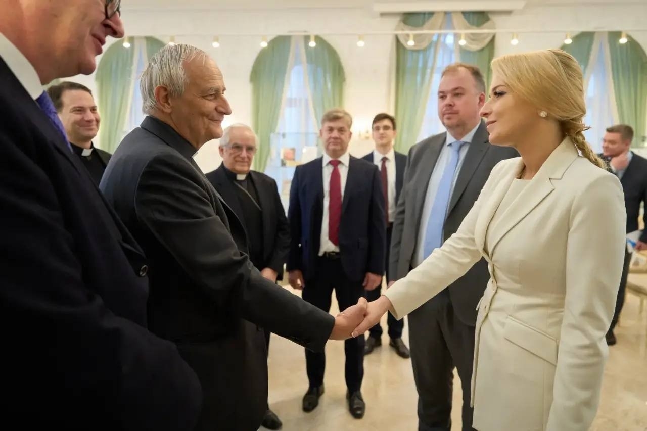 Il cardinale Matteo Zuppi a Mosca con la commissaria per i diritti umani della Federazione russa, Yana Lantratova / Commissaria per i diritti umani della Federazione russa