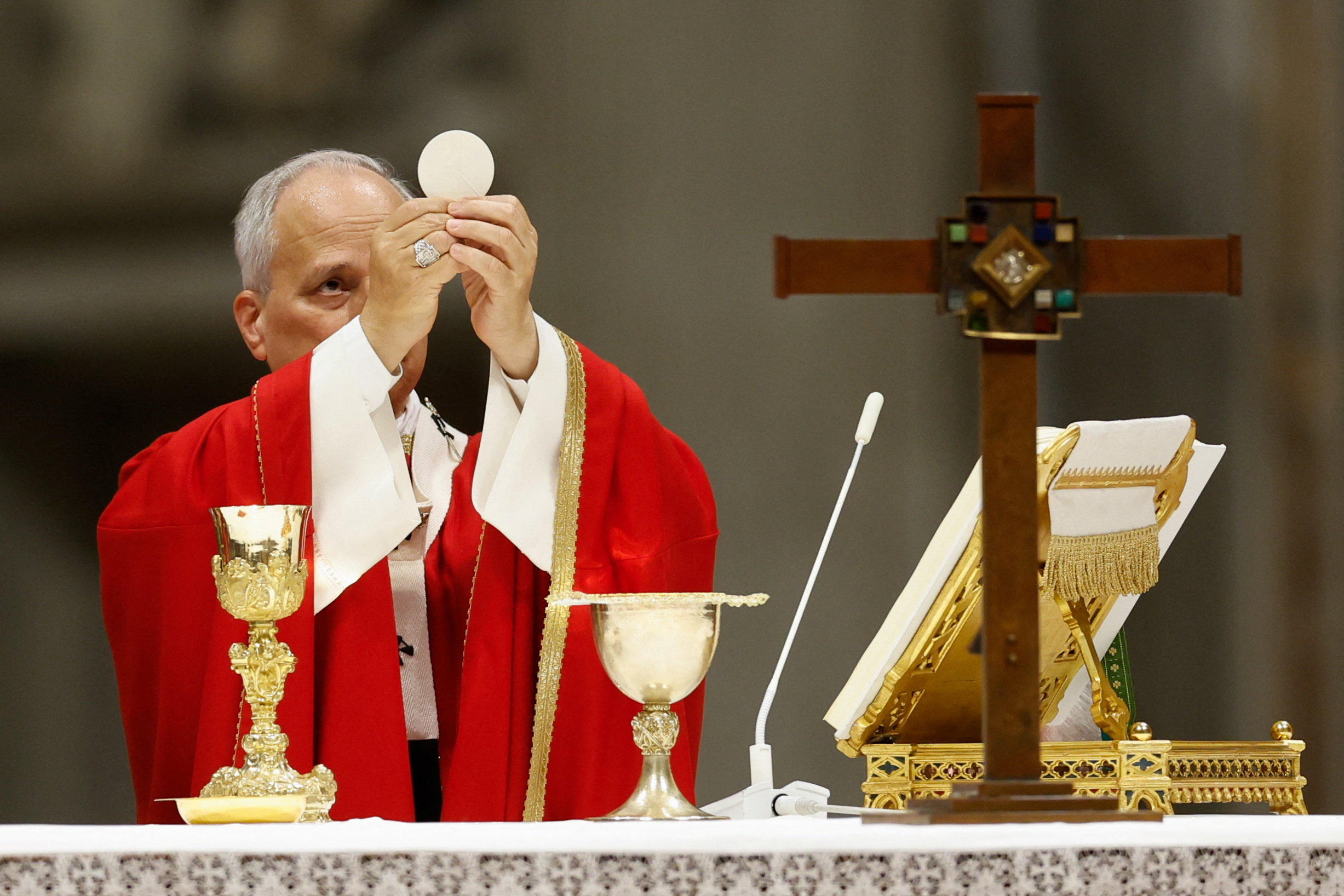 Leone XIV durante la Messa in occasione dell'apertura dell'anno accademico delle Università pontificie, nella Basilica di San Pietro, 8 ottore 2026 - REUTERS/Remo Casilli
