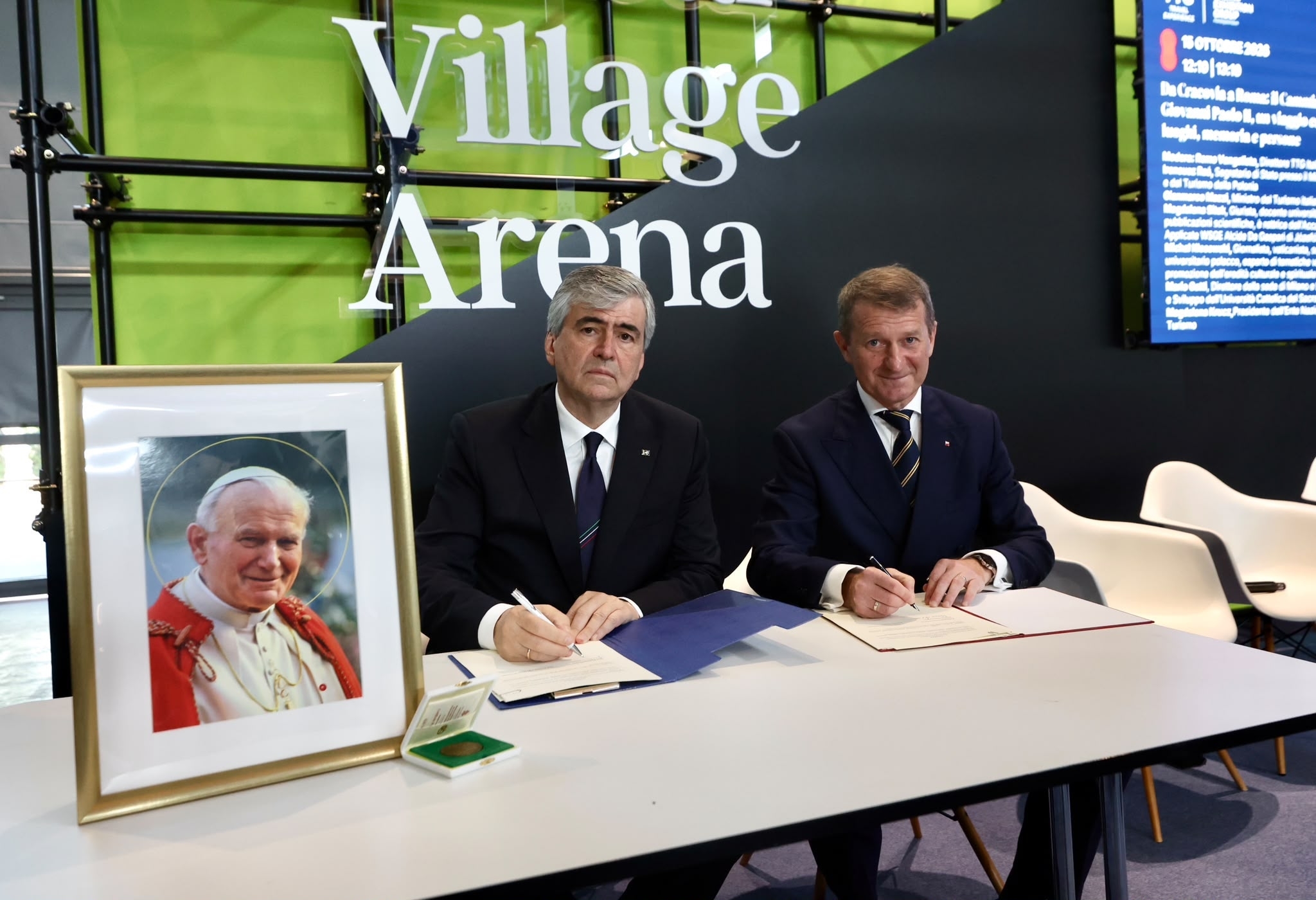 Il ministro del Turismo Gianmarco Mazzi e il segretario di Stato allo Sport e Turismo della Repubblica di Polonia Ireneusz Raś ieri al Ttg di Rimini per la firma del memorandum per la creazione del Cammino San Giovanni Paolo II / Ufficio stampa ministero del Turismo