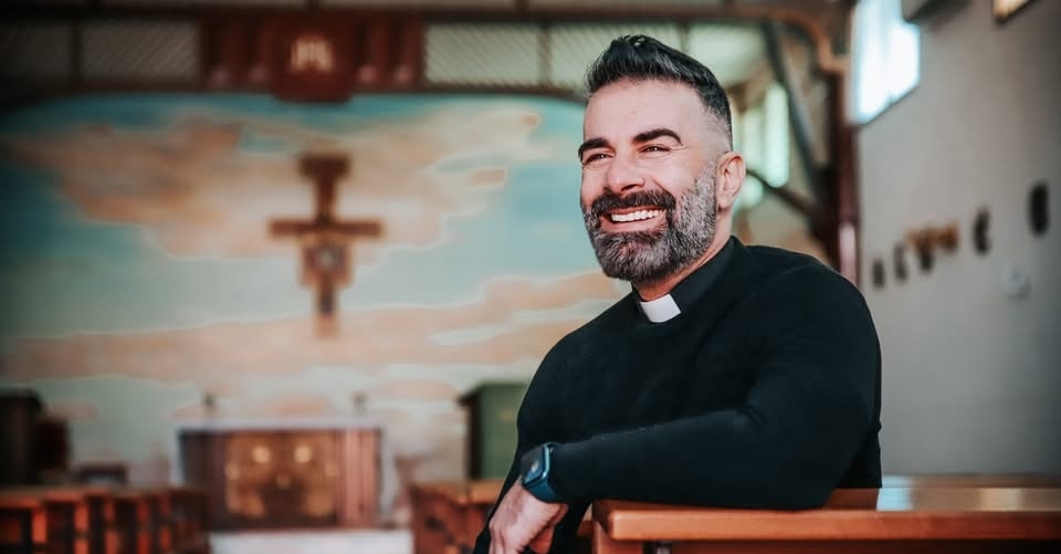 Don Cosimo Schena nella foto ufficiale del suo nuovo profilo Facebook