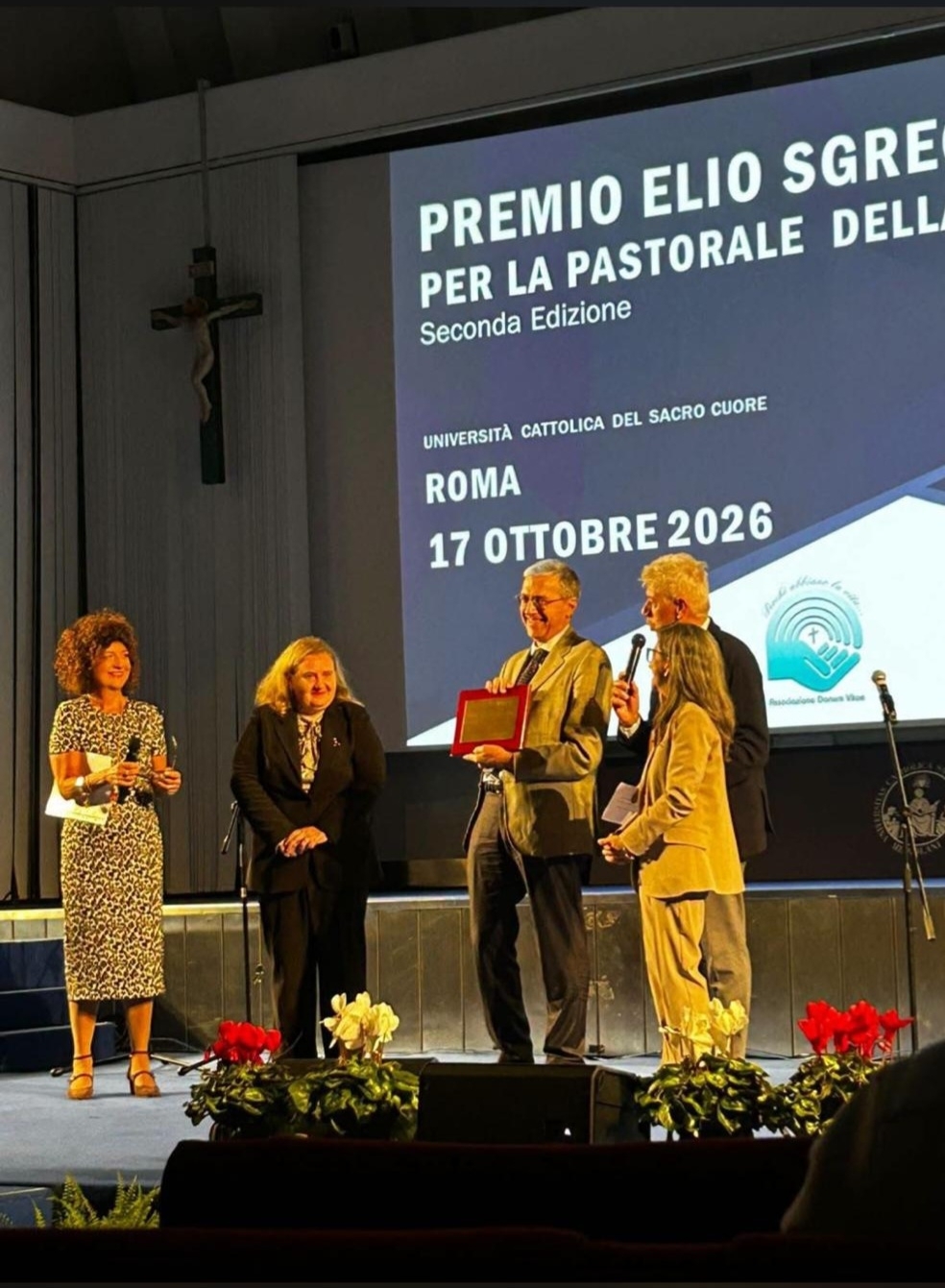 La consegna del premio intitolato al cardinale Elio Sgreccia