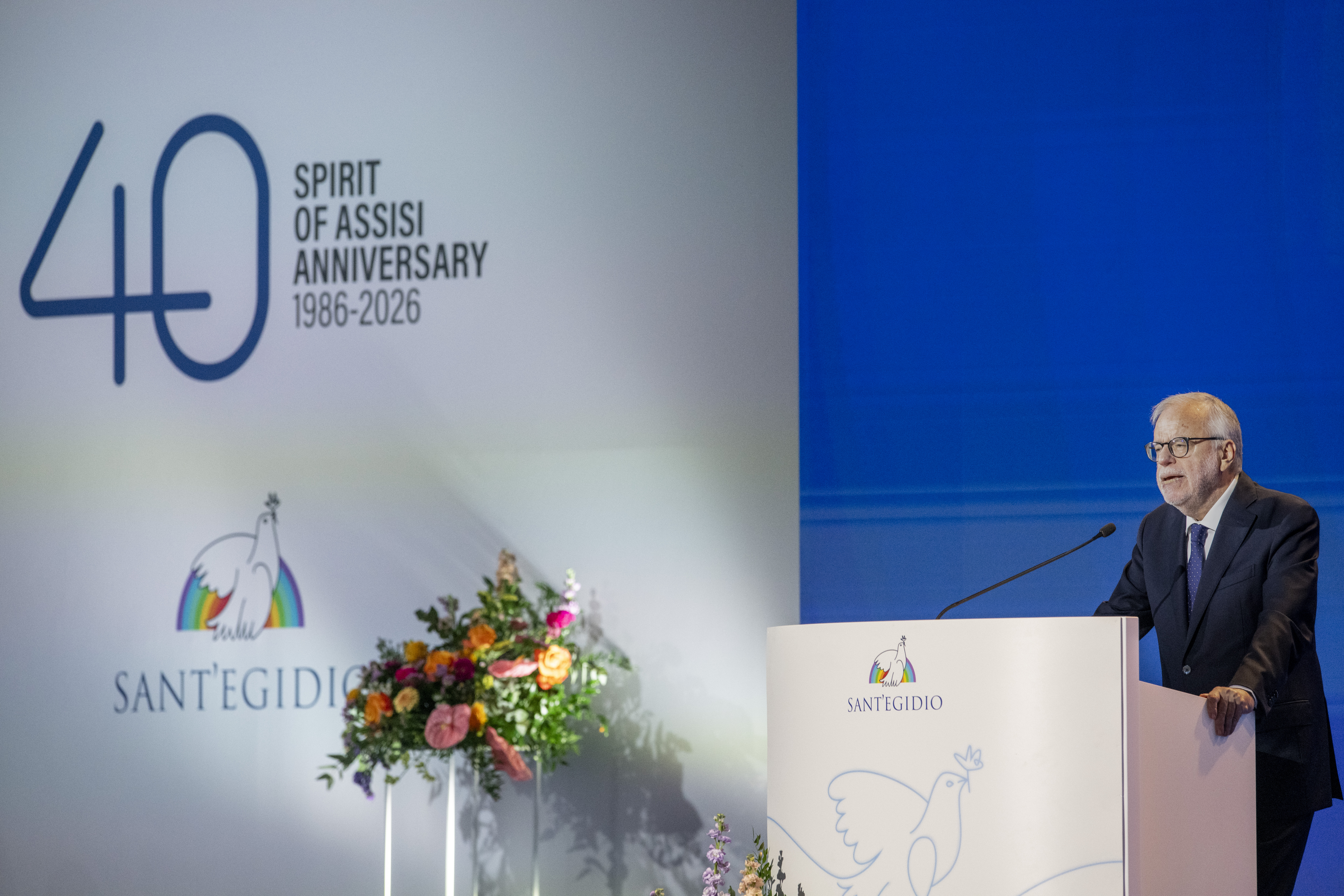 Il fondatore della Comunità di Sant'Egidio, Andrea Riccardi, introduce l'incontro per la pace "Disarmata e disarmante" che si tiene dal 25 al 27 ottobre ad Assisi, Bastia Umbra - AGENZIA SICILIANI