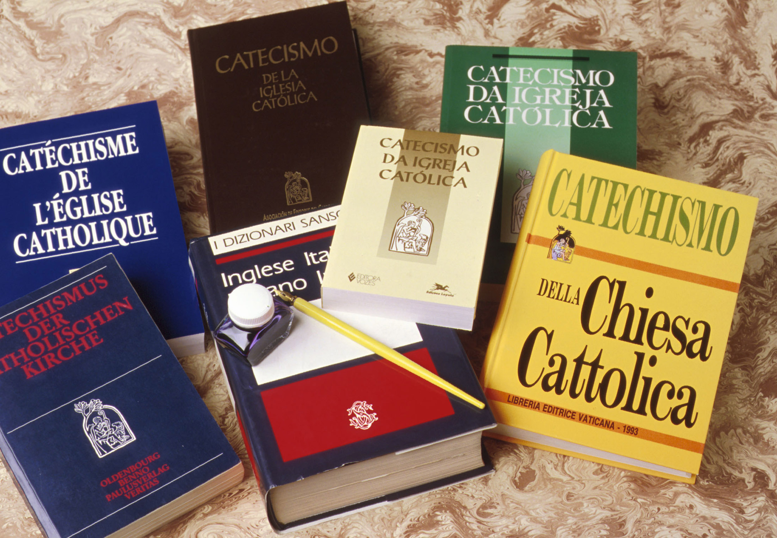Varie edizioni del Catechismo della Chiesa Cattolica/Siciliani, anno 2011