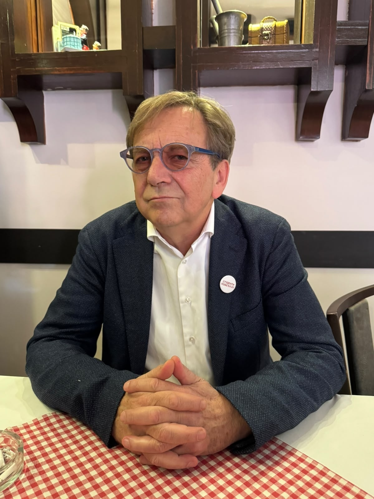 Tihomir Stanić, candidato numero 8 della Lista degli studenti, è un attore molto popolare in Serbia. Ha interpretato più volte lo scrittore e ambasciatore Ivo Andrić, premio Nobel per la letteratura nel 1961